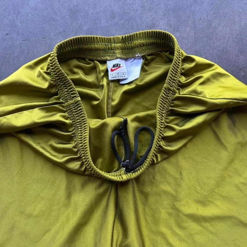 Vintage 90s Nike Green Basketball Shorts Silky Polyester Size Large - Picture 3 of 6